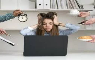 حيل فعالة لعلماء النفس للسيطرة على القلق الاجتماعي والتعرف على أشخاص جدد دون ضغوط