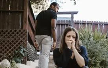 كيف تعمل الآلية التي تجعلك مدمنا عاطفيا على الأشخاص الذين يؤذونك