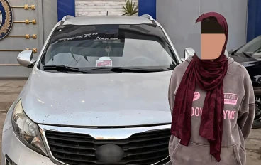 القبض على سيدة اعتدت بسلاح أبيض على توك توك في الشارع.. واقعة تثير الجدل في مصر