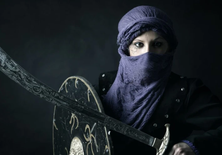 غزالة الشيبانية: امرأة السيف والتمرّد في العصر الأموي