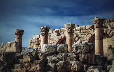 بقاء النوع وفناء الحضارات: الإنسان بين تسارع الزمن والتدبير الإلهي