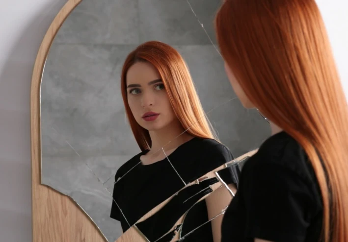 احترام الذات الشرير: كيف تتعلم أن تحب نفسك بشكل أفضل دون الهوس