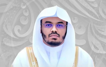 تحميل واستماع القرآن الكريم كاملاً بصوت الشيخ ياسر الدوسري: نبرة التجديد وروحانية الحرم