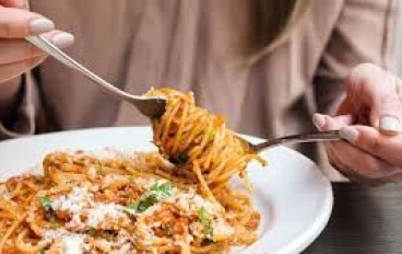 لا ، ليست كل السعرات الحرارية تجعلك سمينا بنفس الطريقة. يتم تخزين بعضها على شكل كيلوغرامات والبعض الآخر ليس كذلك