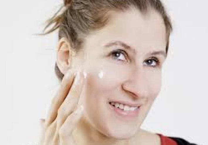 الشيخوخة العاطفية: عندما تحتاج بشرتك إلى استراحة أيضا