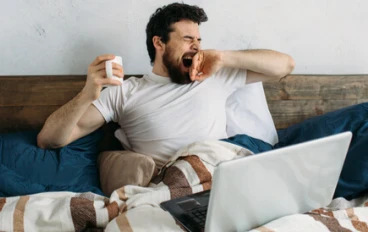  قلة النوم هي المسؤولة عن امتلاء رأسك بالذكريات السيئة