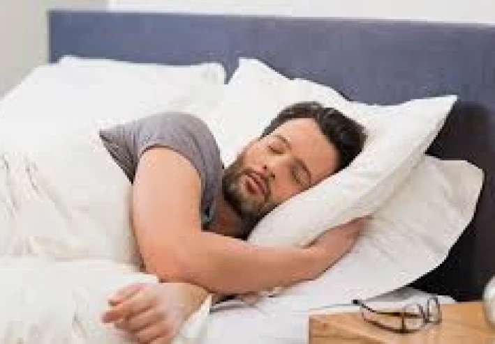 "هناك فكرة أن النوم مضيعة للوقت. هذه العقلية ضارة للغاية."