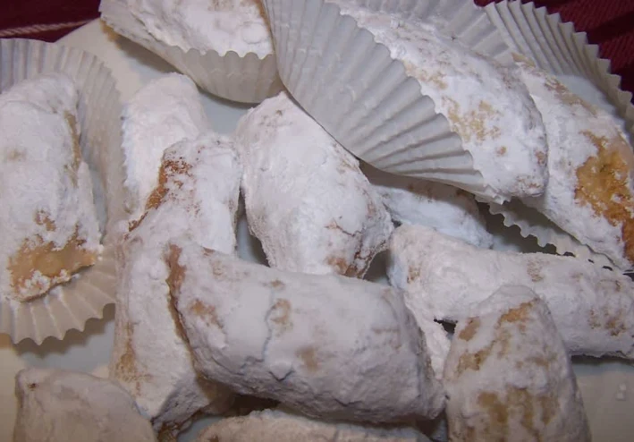 المقروط (خاصة مقروط اللوز الذي صُنّف عالمياً)