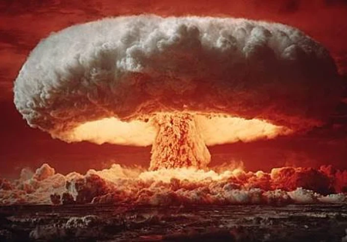 التصرف الصحيح للافراد عند حدوث انفجار نووى