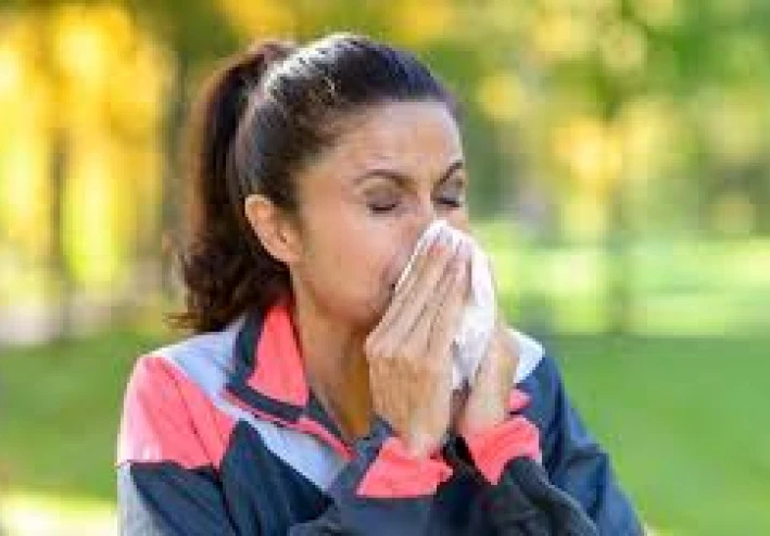 لماذا أصاب بنزلات البرد أكثر كلما تدربت أكثر؟ هل الرياضة دائمًا تعني صحة أفضل؟