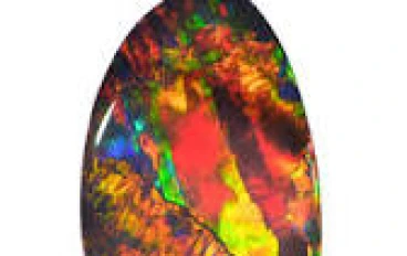 الأوبال (حجر النار): الجمال المتوهّج وأسراره العميقة