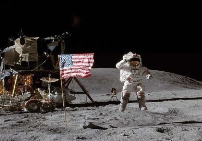 هل فعلا استطعنا الهبوط على سطح القمر؟