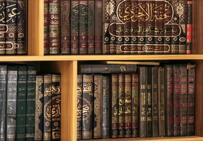 الإمام أحمد بن حنبل رحمه الله: شيخ المحدثين ومنارة الثبات في وجه الفتن