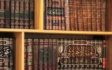 الإمام أحمد بن حنبل رحمه الله: شيخ المحدثين ومنارة الثبات في وجه الفتن