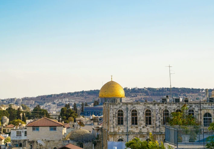 🕌 القدس عبر التاريخ: من التحرير في الماضي إلى صراعات الحاضر… قصة مدينة لا تنتهي (القدس فى القلب)