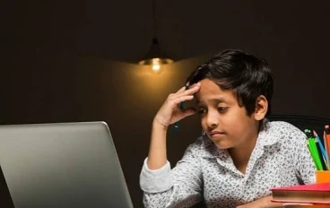 😂 يوميات طالب قبل الامتحان: رحلة البحث عن التركيز المفقود