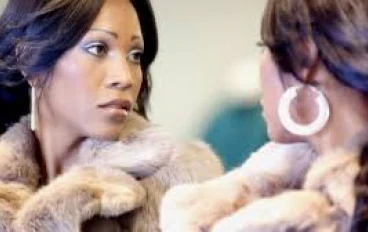 ما هي متلازمة مرآة الرؤية الخلفية التي تتركك بدون احترام الذات