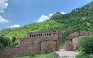 قلعة بهانغار: لغز المدينة الملعونة التي يحرم دخولها ليلاً