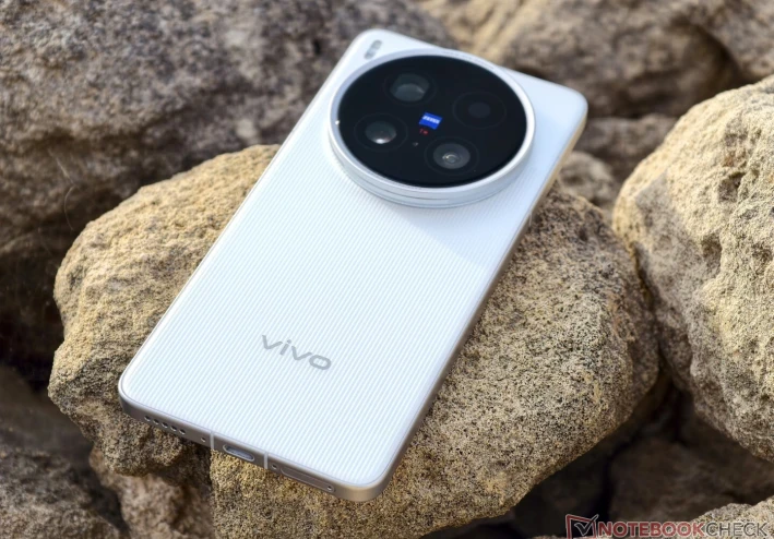 🚀 Vivo X300 Ultra: هاتف التصوير الأسطوري الذي يعيد تعريف الهواتف الرائدة