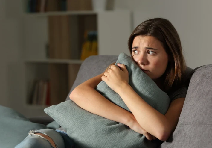 كيف تتعلم أن تثق بالآخرين وتتوقف عن الخوف من التعرض للخيانة