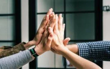 لماذا قد يكون التميز عن عائلتك خطوة مهمة لبناء شخصية قوية