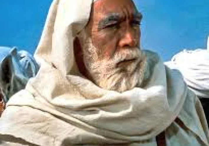 "عمر المختار: الرجل الذي تحدى جيشًا بأكمله في قلب الصحراء"