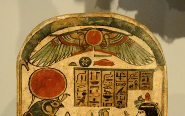 العالم تحت الشمس: عبادة رع والآلهة الشمسية