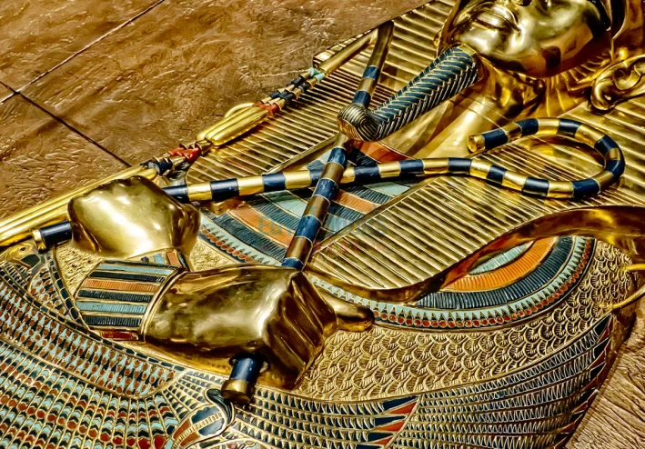 توت عنخ آمون: الحياة والموت والكنوز