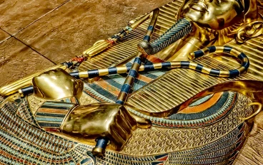 توت عنخ آمون: الحياة والموت والكنوز 