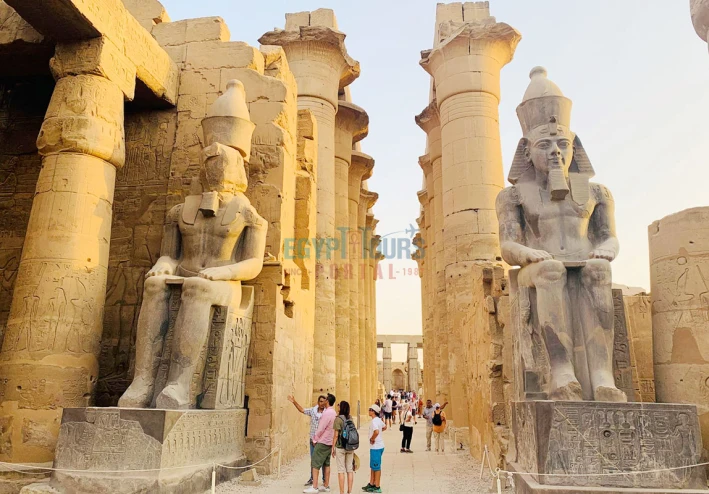 المعابد الكبرى: العمارة والدين والسياسة