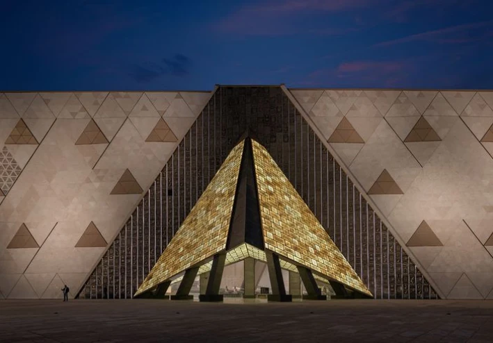 المتحف المصري الجديد(GEM): عيش التاريخ وكأنك جزء منه 🏺✨