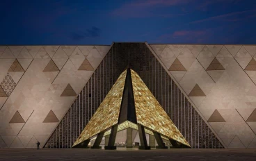 المتحف المصري الجديد(GEM): عيش التاريخ وكأنك جزء منه 🏺✨