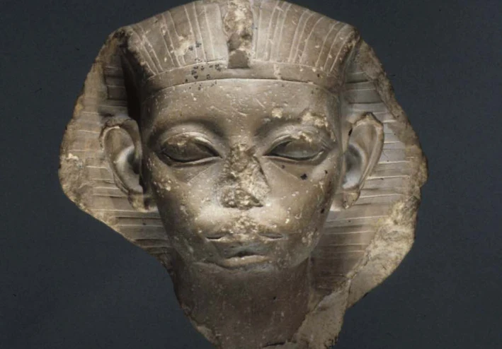 أمنمحات الرابع: نهاية القوة التقليدية للأسرة الثانية عشرة