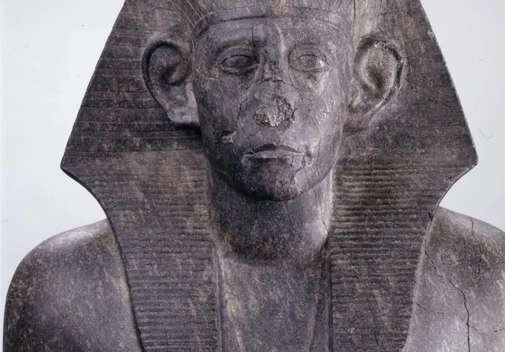 سنوسرت الثالث: الفرعون المحارب وباني الإمبراطورية