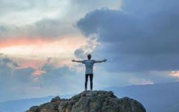 كيف تعرف متى يحسدونك: الحيل لتجنب منعك من الاستمتاع بنجاحاتك