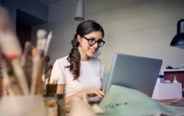 لماذا يمكن أن يساعد تنظيم منزلك (ومكتبك) في تحسين تركيزك وإنتاجيتك