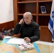 صورة مقال ستة أصابع كادت تشعل حرباً: قصة 96 ساعة من الذعر العالمي بعد شائعة مقتل نتنياهو