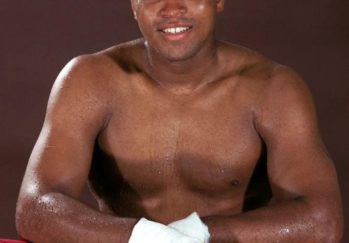 علي كلاي قصة البطل العالمي ورحلة الكفاح