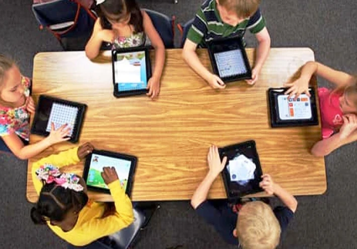 الالعاب الالكترونية وماتسببها من أضرار على الاطفال وعلى المجتمع  والمخاطر والاضرار تحتويها تلك الألعاب