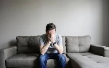  المخاطر التي تهدد احترامك لذاتك من الرغبة في إرضاء الجميع (ونسيان أمرك)