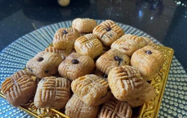 حلوى مقروط المقلة الذي يذوب في الفم  ويقدم في المناسبات الأعياد مع الحليب 