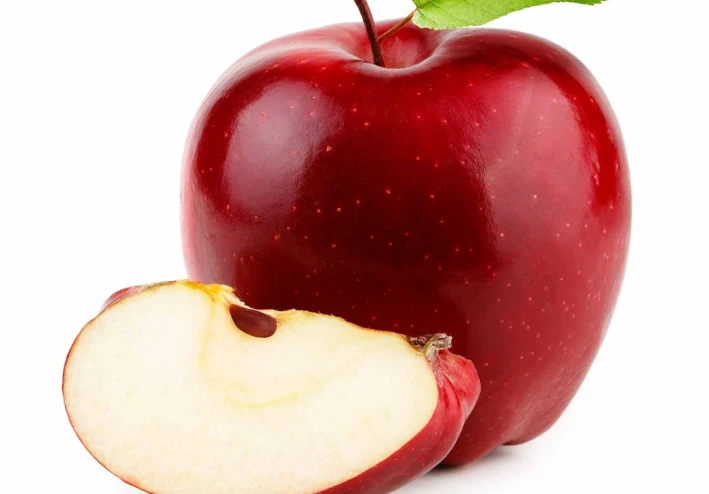 🍎 “تفاحة في اليوم… فعلاً بتبعدك عن الدكتور؟ السر اللي محدش قالهولك!”