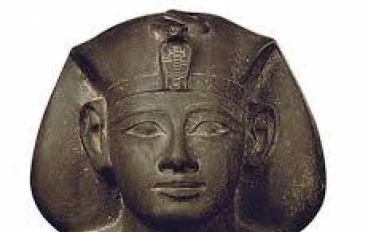 أمنحتب الثاني: الفرعون الرياضي الذي حكم بالقوة والانضباط