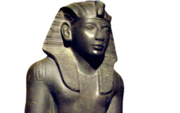 رمسيس الرابع: محاولة إنقاذ الإمبراطورية… هل فشل مبكرًا؟