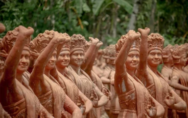 من وحدة العصور السحيقة إلى تنوع الحضارات: رحلة الإنسان عبر الزمان