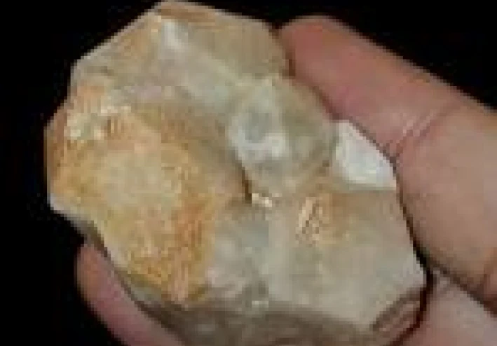 حجر الكوارتز: أنواعه، خصائصه، استخداماته وفوائده