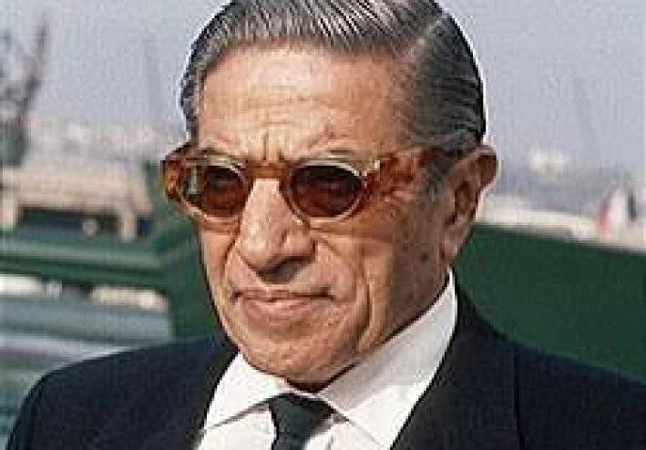 كيف صنع أوناسيس أول مليون دولار في سن الـ 25؟ أسرار إمبراطور الشحن البحري