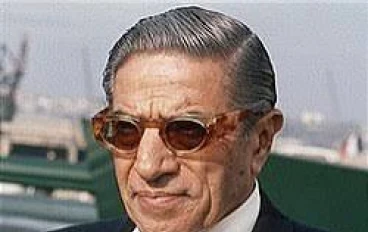 كيف صنع أوناسيس أول مليون دولار في سن الـ 25؟ أسرار إمبراطور الشحن البحري