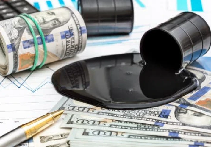 رهانات الأسواق تشتعل.. عقود النفط تسعّر سيناريو 150 دولاراً وسط اختناق هرمز