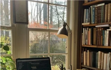 ليه بنعيط فوق الكتب؟.. روشتة علمية عشان تطلعي من "مود" خنقة المذاكرة